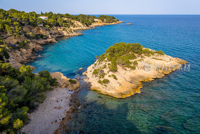 Roca de l'illot 在 L'Ametlla de Mar，多拉达海岸，加泰罗尼亚，西班牙